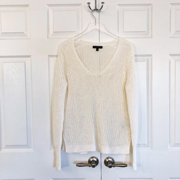 Banana Republic Sweaters - Banana Republic Italian Linen V Neck Sweater